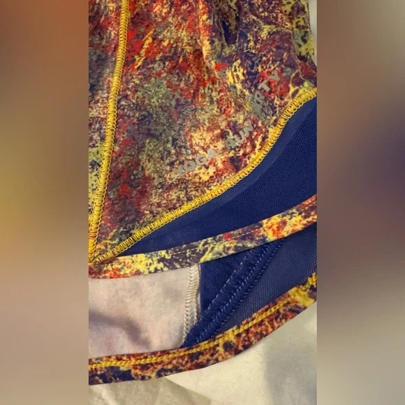 Lululemon Hotty Hot Short SeaWheeze 2019 Woodland Sprint/Pigment Blue 6 - Picture 3 of 4